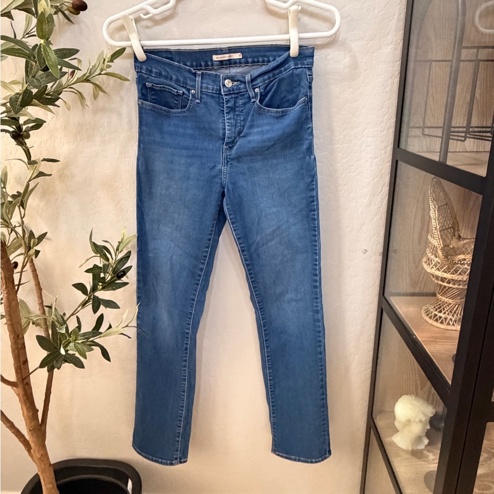 Levi's Women's Skinny Jeans in Medium Blue Wash